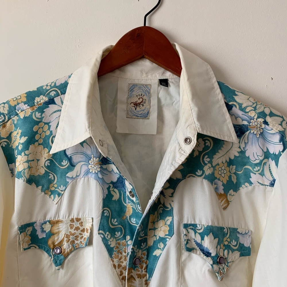 Pure Venom🐍Button-up - Picture 3 of 3